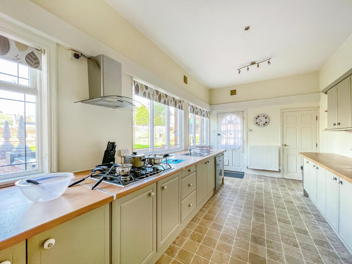 *Rg9Bc* For Your Most Relaxed & Cosy Stay + Free Parking + Free Fast Wifi * Leeds  Exterior photo